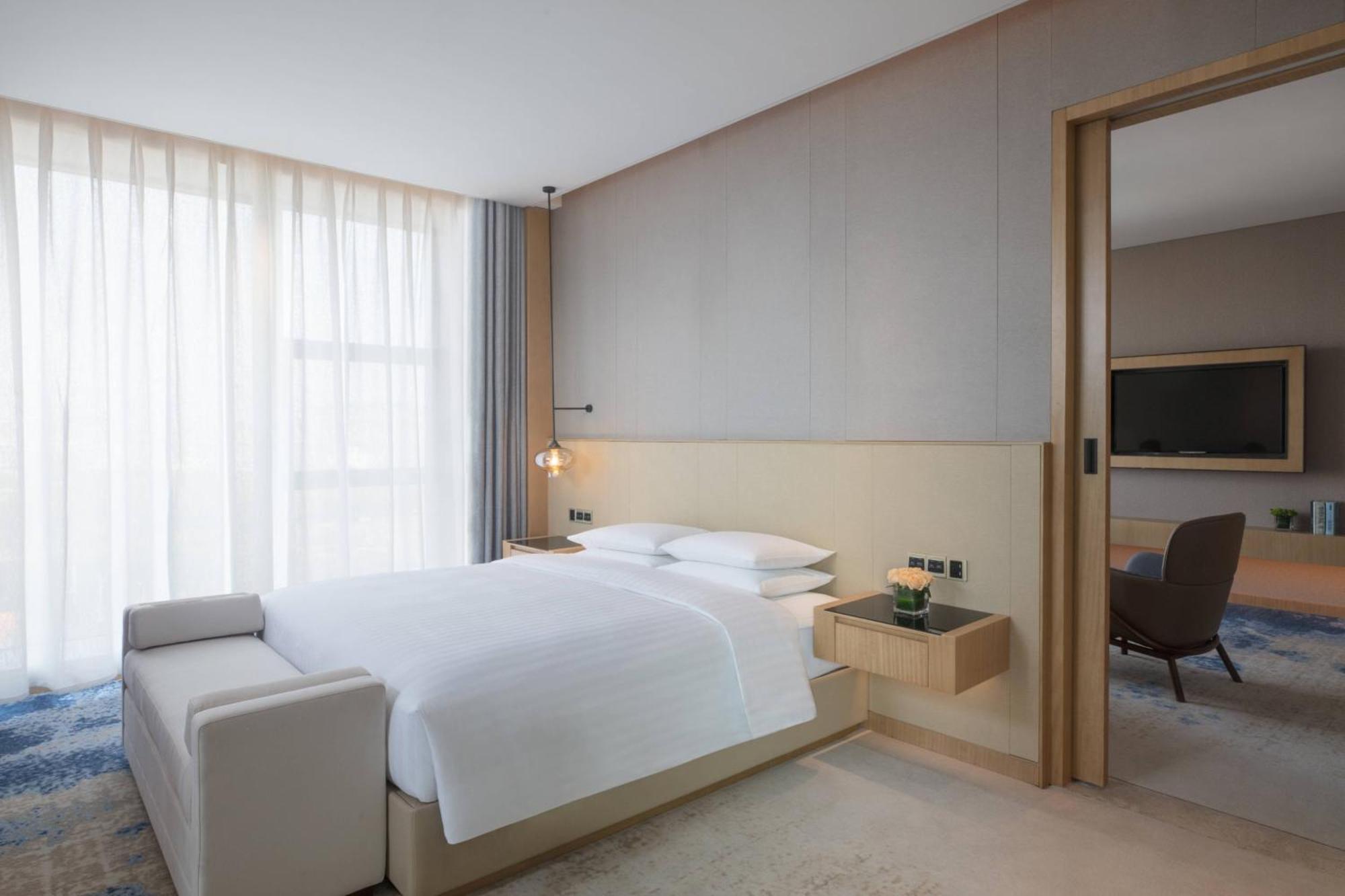 Hotel Courtyard By Marriott Zhengzhou Airport Exterior foto